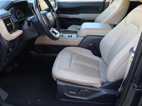 Used 2024 Ford Expedition Limited AWD/4WD image 16