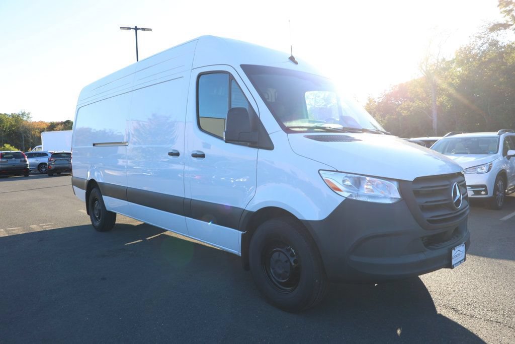Used 2025 Mercedes-Benz Sprinter 2500 image 7