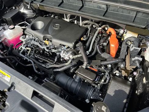 Used 2024 Toyota Highlander Platinum image 9