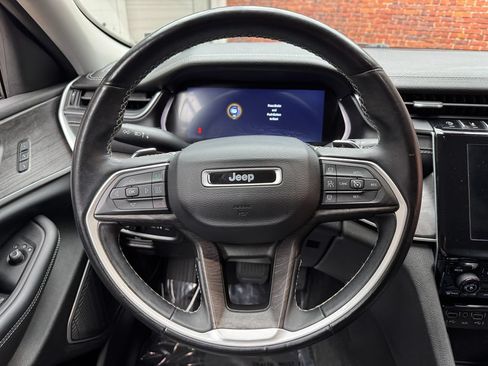 Used 2022 Jeep Grand Cherokee L Limited AWD/4WD image 13