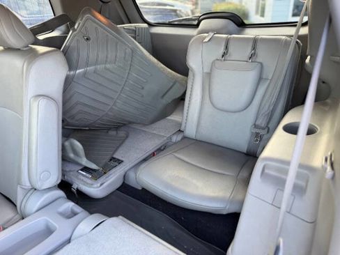 Used 2012 Toyota Highlander Limited w/ Tow Pkg FWD image 16