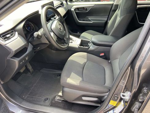 Used 2022 Toyota RAV4 LE AWD/4WD image 17