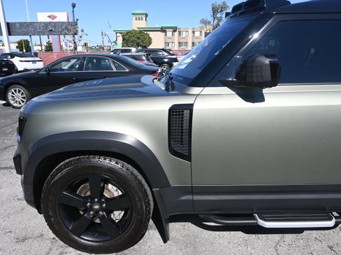 Used 2021 Land Rover Defender 90 First Edition image 13