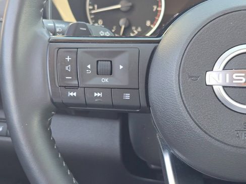 Used 2025 Nissan Pathfinder SL AWD/4WD image 38