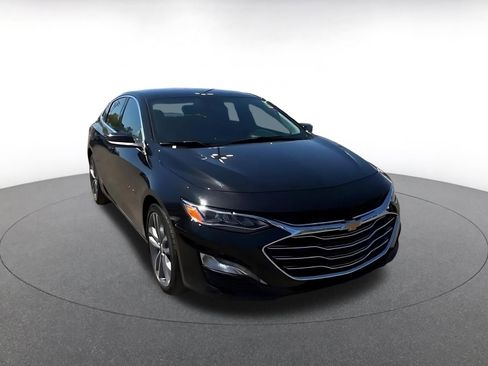 Used 2024 Chevrolet Malibu LT image 3