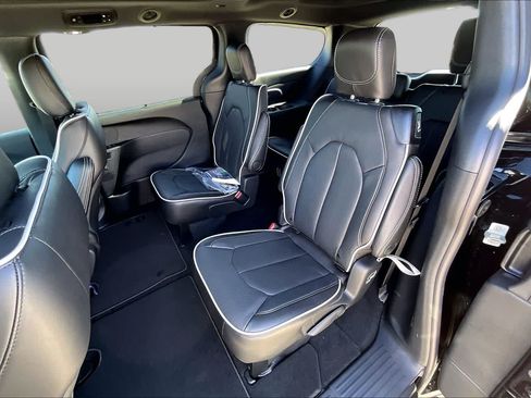 New 2026 Chrysler Pacifica Limited w/ S Appearance Package FWD image 21