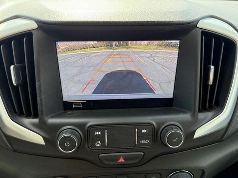 Used 2021 GMC Terrain SLE w/ Driver Convenience Package image 11