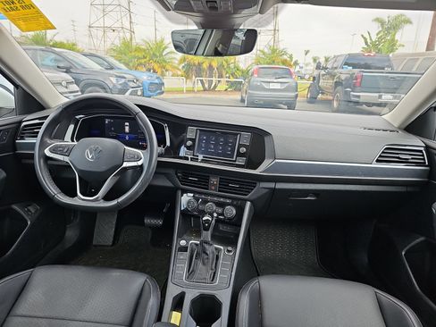 Used 2022 Volkswagen Jetta SE FWD image 12