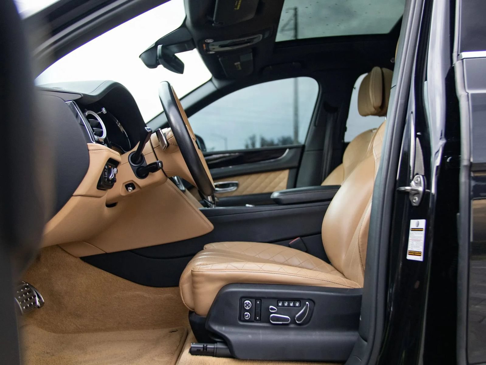 Used 2017 Bentley Bentayga AWD/4WD image 19