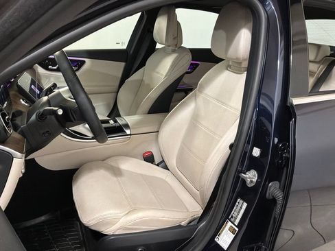 Used 2023 Mercedes-Benz C 300 4MATIC Sedan image 4