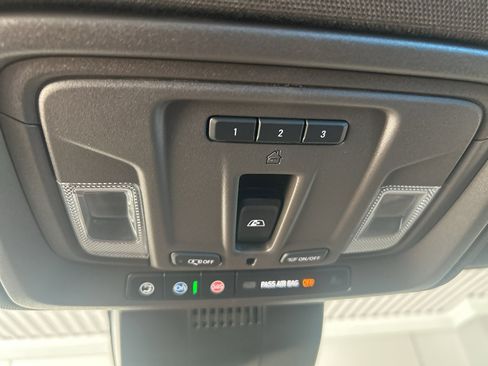 Used 2024 Chevrolet Silverado 1500 LTZ AWD/4WD image 32
