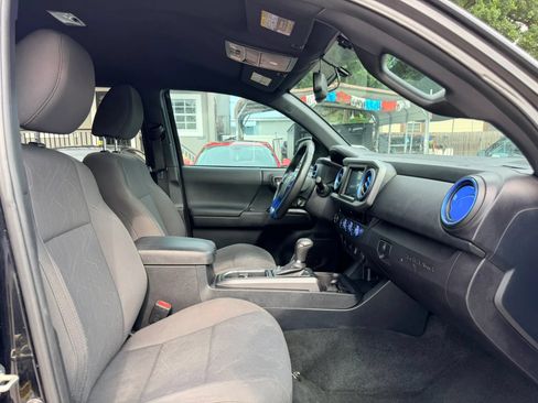 Used 2016 Toyota Tacoma TRD Sport w/ Towing Package RWD image 12