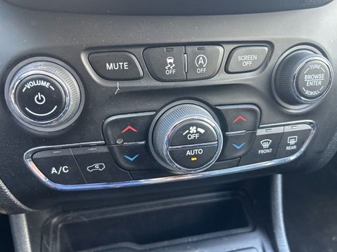 Used 2023 Jeep Cherokee Altitude Lux AWD/4WD image 21