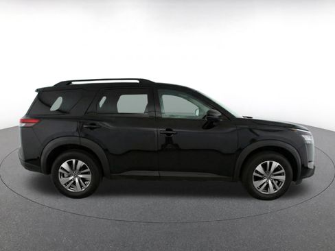 Used 2025 Nissan Pathfinder SV FWD image 10