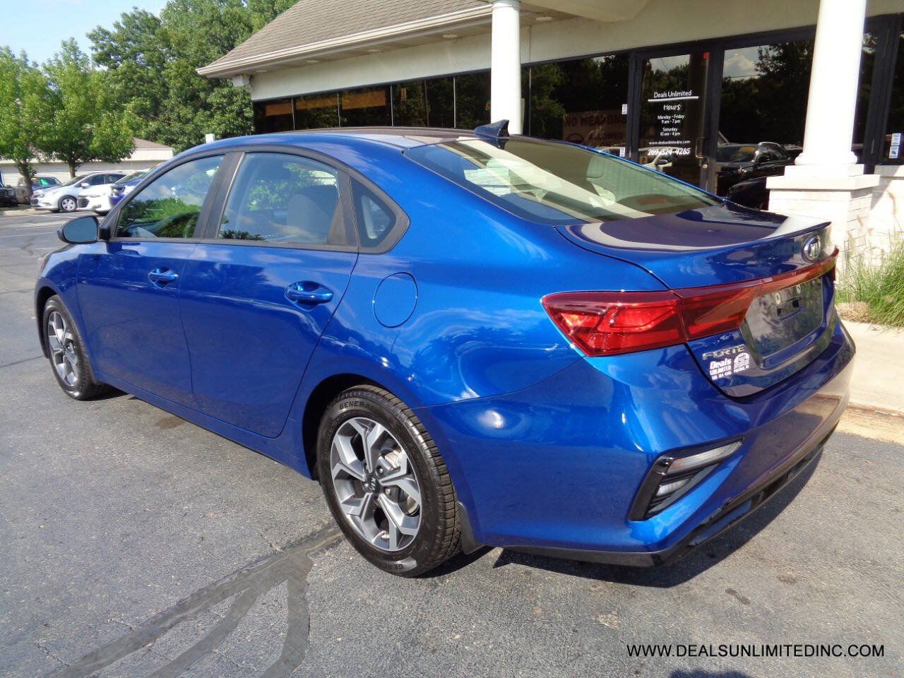 Used 2020 Kia Forte LXS FWD image 4