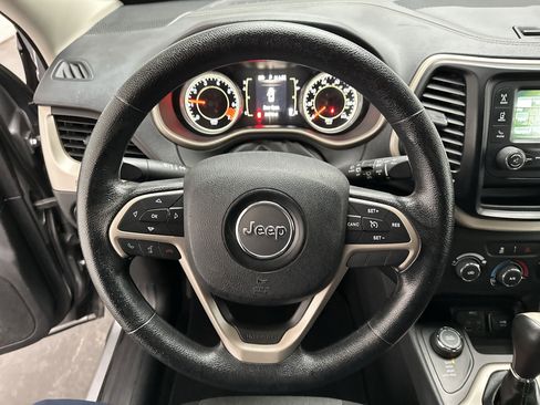 Used 2015 Jeep Cherokee Sport image 23