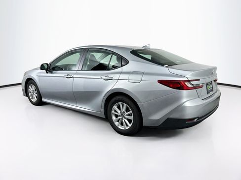 Used 2025 Toyota Camry LE FWD image 5