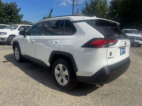 Used 2021 Toyota RAV4 XLE AWD/4WD image 4