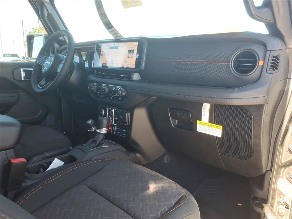 Used 2025 Jeep Gladiator Mojave w/ Safety Group AWD/4WD image 6