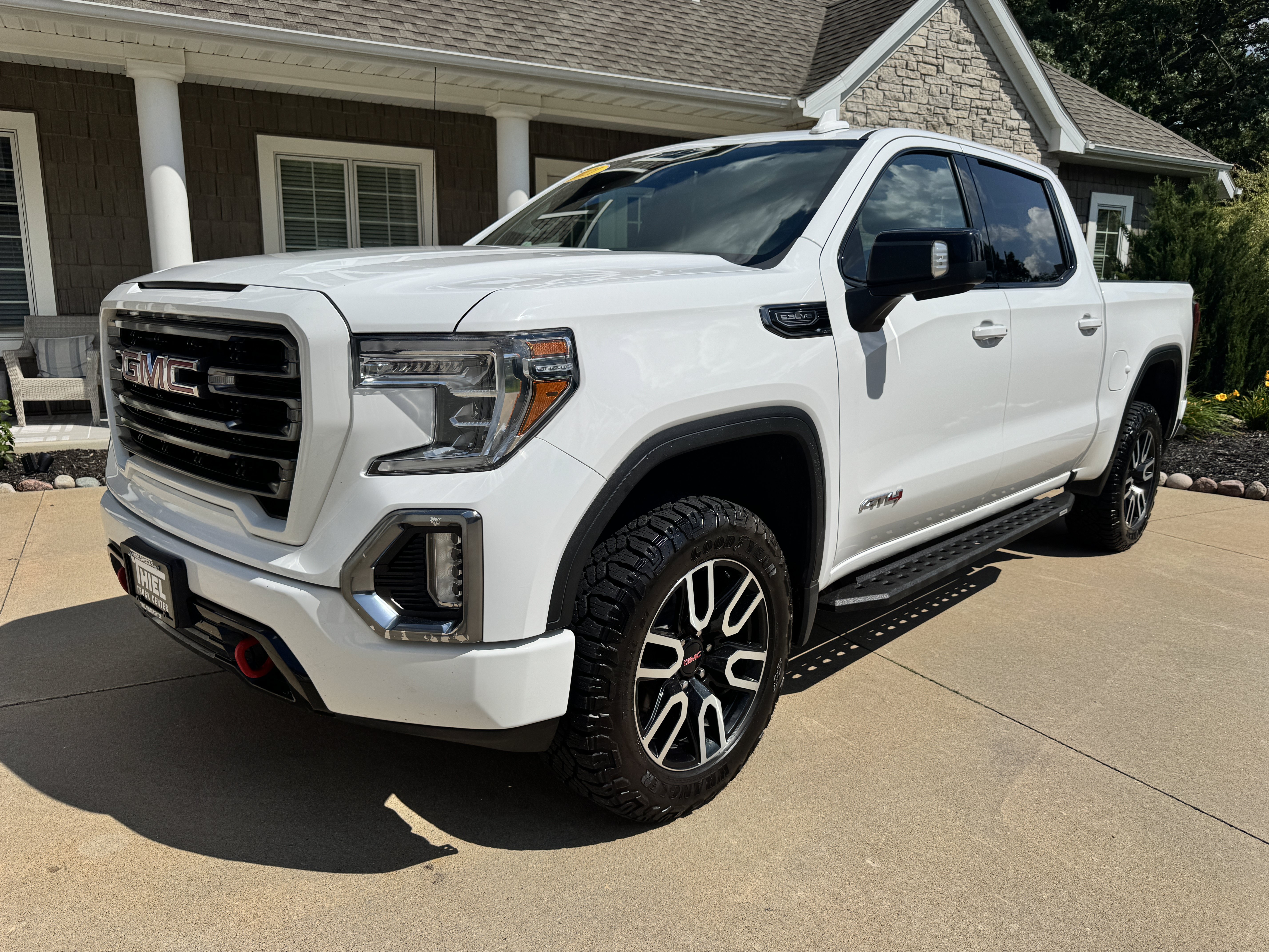 Used 2021 GMC Sierra 1500 AT4 AWD/4WD image 1