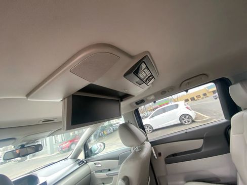 Used 2014 Honda Odyssey Touring image 7