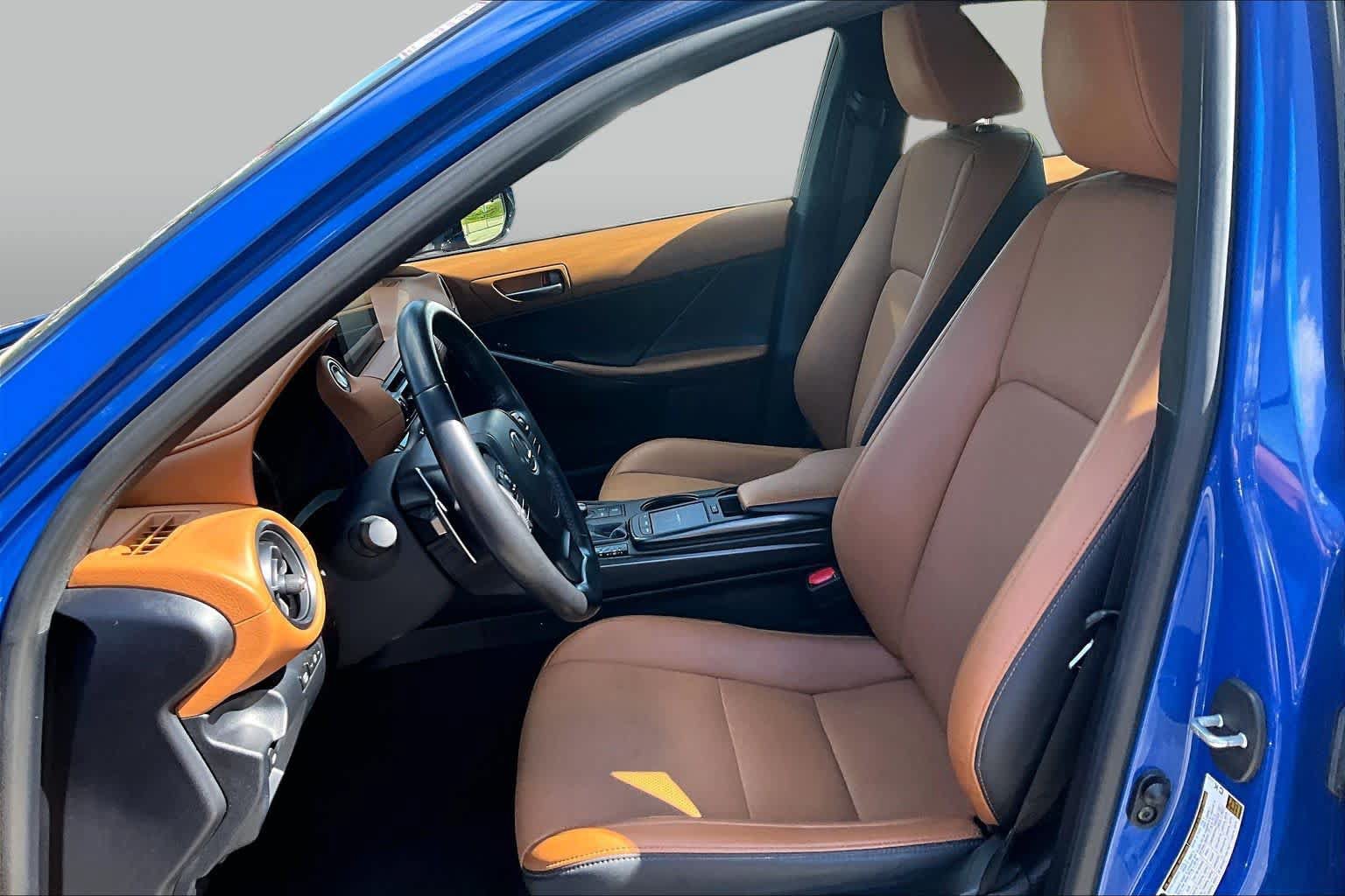 Used 2023 Lexus IS 300 w/ Comfort Package RWD image 8