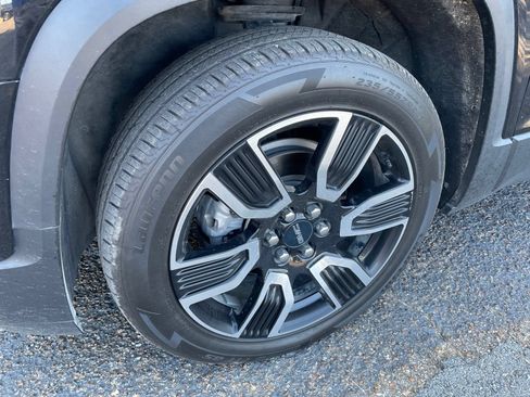 Used 2021 GMC Acadia SLT w/ Elevation Edition FWD image 13