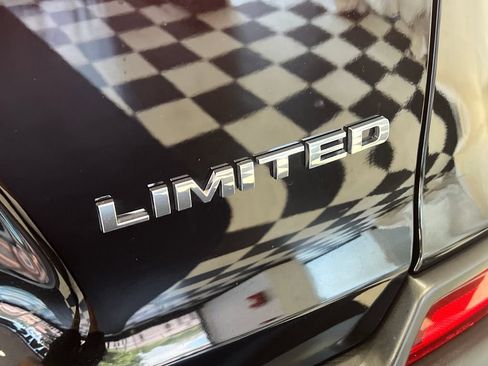 Used 2022 Jeep Cherokee Limited w/ Elite Package AWD/4WD image 14