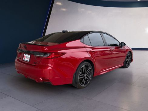 Used 2025 Toyota Camry XSE FWD image 5