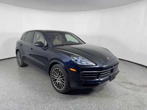 Certified 2023 Porsche Cayenne Platinum Edition image 7