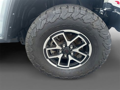 Used 2024 Jeep Wrangler Unlimited Rubicon image 16