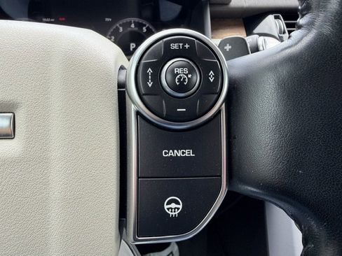 Used 2018 Land Rover Discovery HSE Luxury AWD/4WD image 25