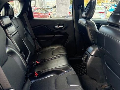 Used 2019 Jeep Cherokee Trailhawk image 16