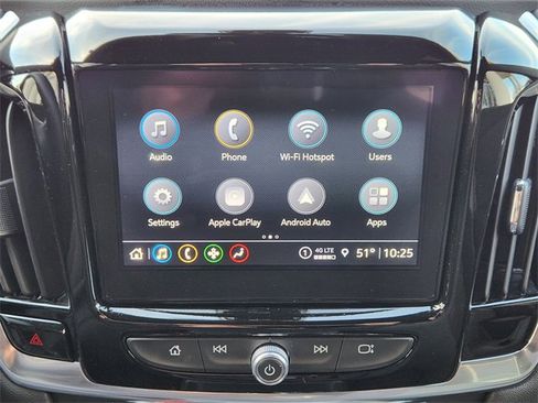 Used 2023 Chevrolet Traverse LT image 16