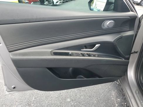 Certified 2025 Hyundai Elantra SEL FWD image 9