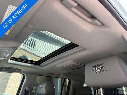 Used 2018 Chevrolet Suburban LT AWD/4WD image 10
