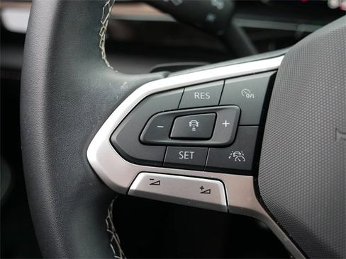 Certified 2025 Volkswagen Atlas SE image 27