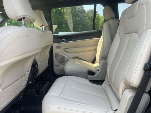 New 2026 Jeep Grand Cherokee L Limited w/ Limited Altitude Package AWD/4WD image 19