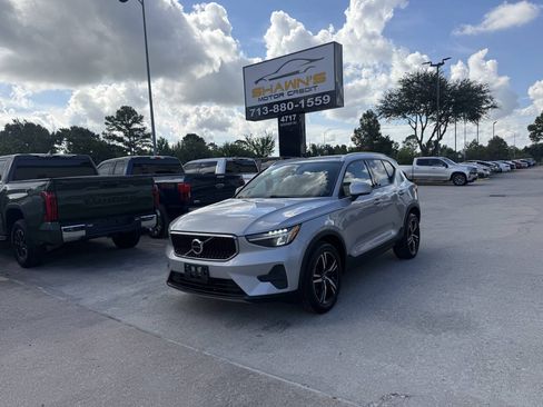 Used 2023 Volvo XC40 B5 Core AWD/4WD image 43