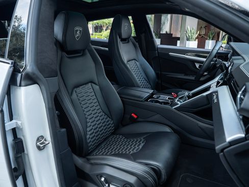 Used 2021 Lamborghini Urus AWD/4WD image 20