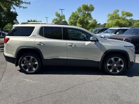 Used 2017 GMC Acadia SLT w/ LPO, Protection Package AWD/4WD image 8