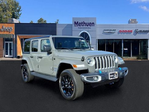 Used 2022 Jeep Wrangler Unlimited Sahara w/ Cold Weather Group AWD/4WD image 1