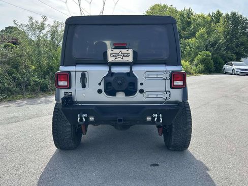 Used 2020 Jeep Wrangler Sport AWD/4WD image 4
