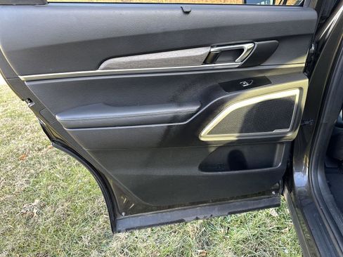 Used 2022 Kia Telluride EX w/ EX Premium Package image 19