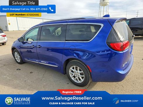 Used 2020 Chrysler Pacifica Touring-L image 3