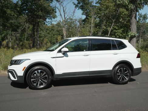 Used 2024 Volkswagen Tiguan S image 10