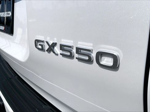 Used 2024 Lexus GX 550 AWD/4WD image 9