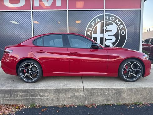 New 2025 Alfa Romeo Giulia AWD w/ Veloce Package AWD image 2