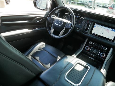 Used 2021 GMC Yukon Denali w/ Denali Ultimate Package AWD/4WD image 9