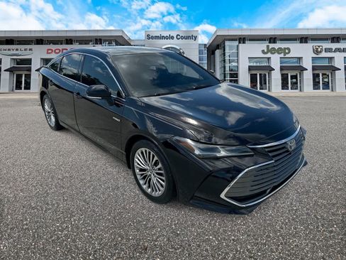 Used 2021 Toyota Avalon Limited w/ Advanced Safety Package FWD image 2